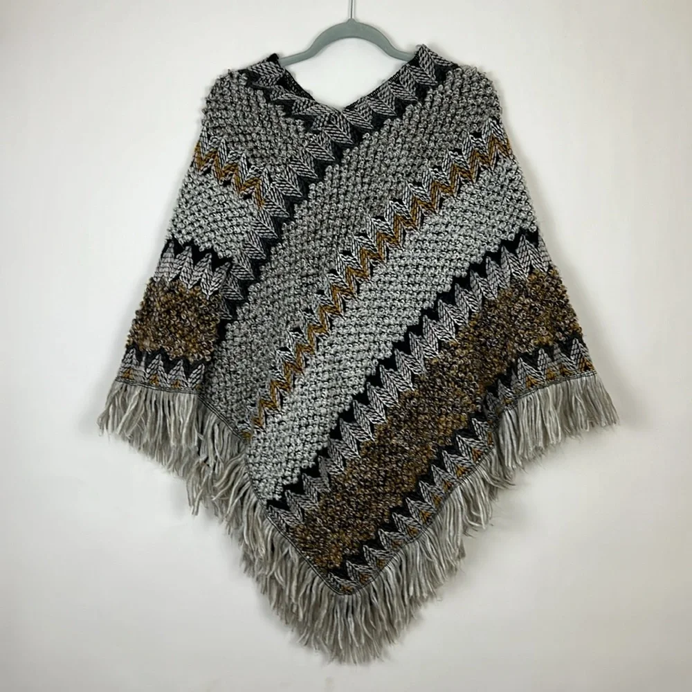 Women’s poncho sweater with fringe wrap shawl OS - Picture 2 of 9
